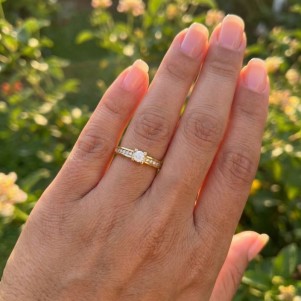 ANILLO COMPROMISO CON DIAMANTES