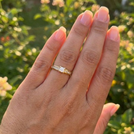 ANILLO COMPROMISO CON DIAMANTES