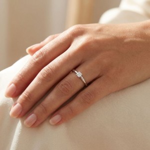 ANILLO COMPROMISO CON DIAMANTES